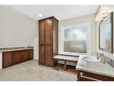 7055 SW Canyon Drive Portland OR 97225
