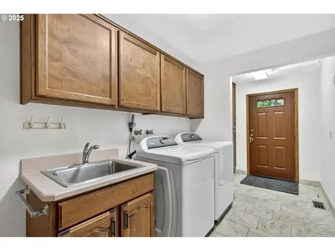 7055 SW Canyon Drive Portland OR 97225