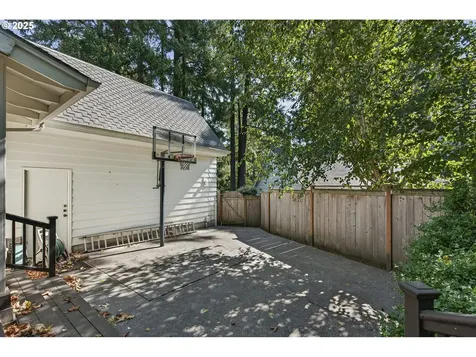 7055 SW Canyon Drive Portland OR 97225