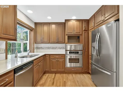 7055 SW Canyon Drive Portland OR 97225