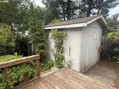 2040 40th Street Florence OR 97439