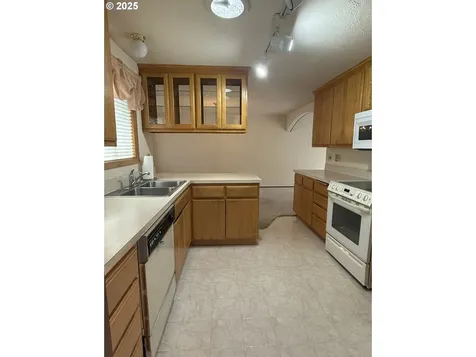 2040 40th Street Florence OR 97439