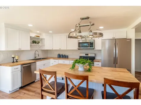 3660 Carnes Road Roseburg OR 97471
