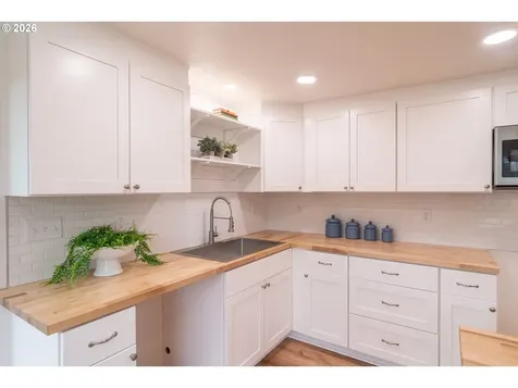 3660 Carnes Road Roseburg OR 97471