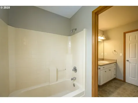 3118 NE Mohan Drive Mcminnville OR 97128