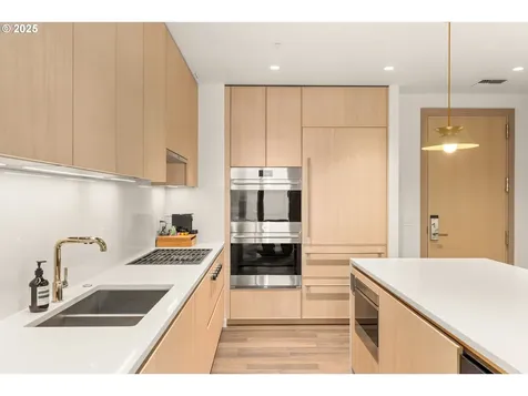 550 SW 10th Avenue Portland OR 97205