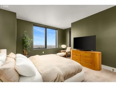 550 SW 10th Avenue Portland OR 97205
