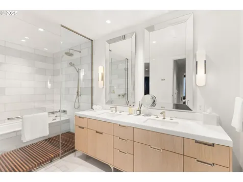 550 SW 10th Avenue Portland OR 97205