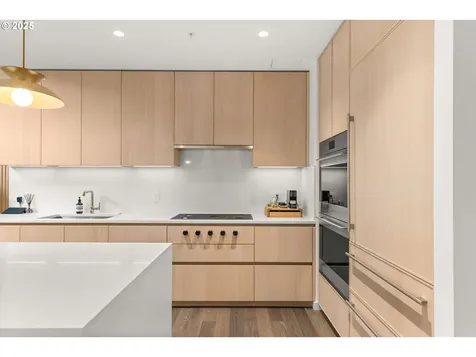 550 SW 10th Avenue Portland OR 97205