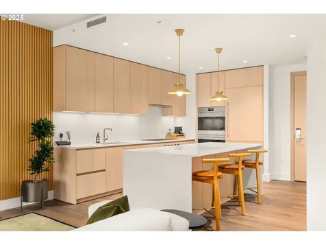 550 SW 10th Avenue Portland OR 97205