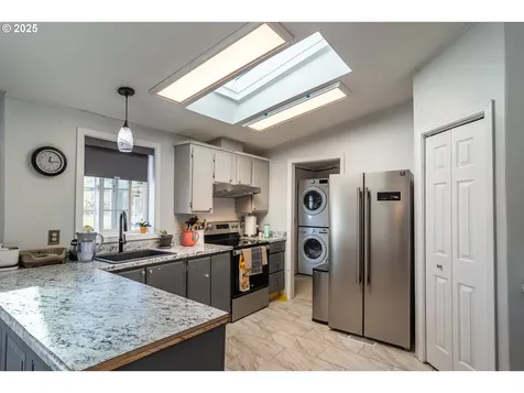 5197 Green Valley Road Oakland OR 97462