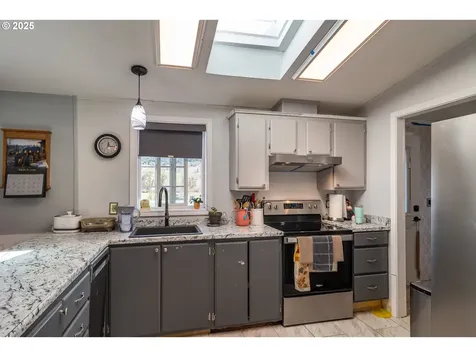 5197 Green Valley Road Oakland OR 97462