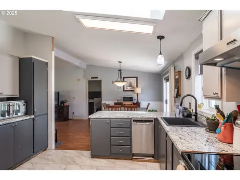 5197 Green Valley Road Oakland OR 97462
