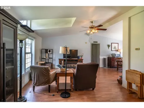 5197 Green Valley Road Oakland OR 97462