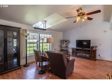 5197 Green Valley Road Oakland OR 97462