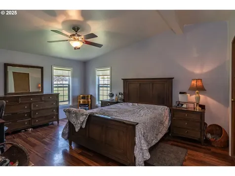 5197 Green Valley Road Oakland OR 97462