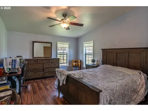 5197 Green Valley Road Oakland OR 97462