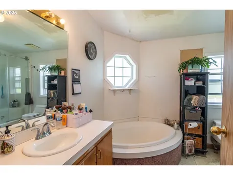5197 Green Valley Road Oakland OR 97462