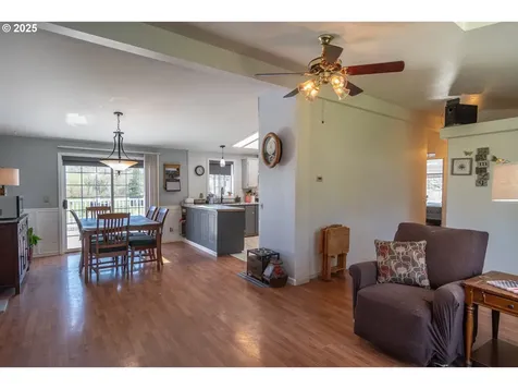 5197 Green Valley Road Oakland OR 97462
