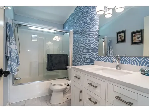 5197 Green Valley Road Oakland OR 97462
