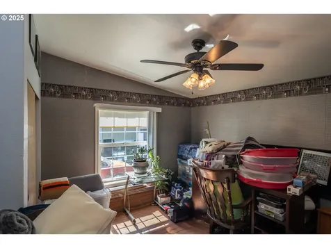 5197 Green Valley Road Oakland OR 97462