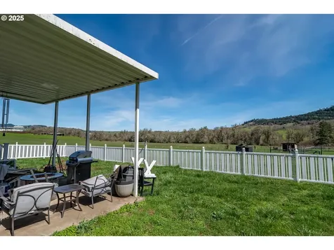 5197 Green Valley Road Oakland OR 97462