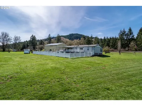 5197 Green Valley Road Oakland OR 97462