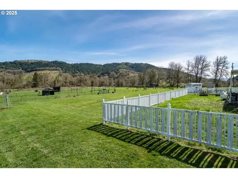 5197 Green Valley Road Oakland OR 97462