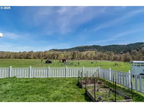 5197 Green Valley Road Oakland OR 97462