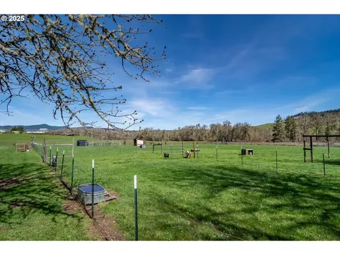 5197 Green Valley Road Oakland OR 97462
