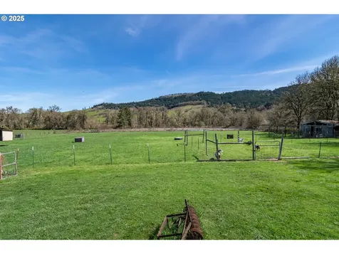 5197 Green Valley Road Oakland OR 97462