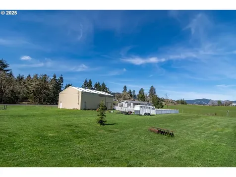 5197 Green Valley Road Oakland OR 97462