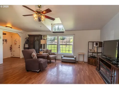 5197 Green Valley Road Oakland OR 97462