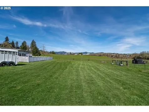 5197 Green Valley Road Oakland OR 97462