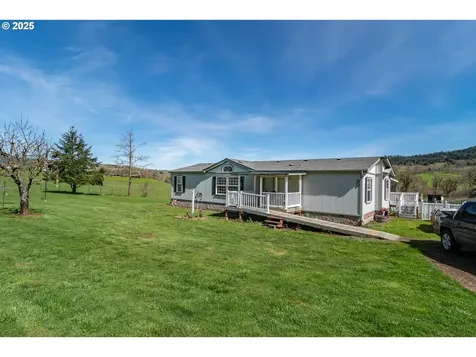 5197 Green Valley Road Oakland OR 97462