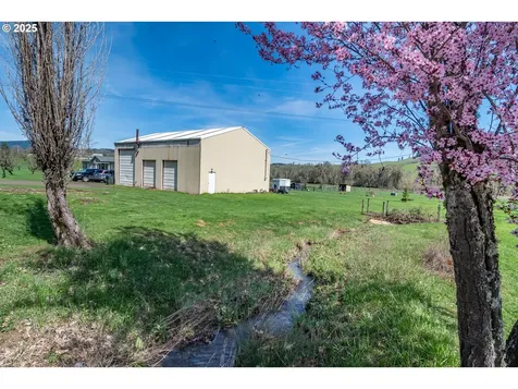 5197 Green Valley Road Oakland OR 97462
