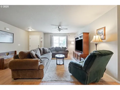 119 Leif Drive Kelso WA 98626