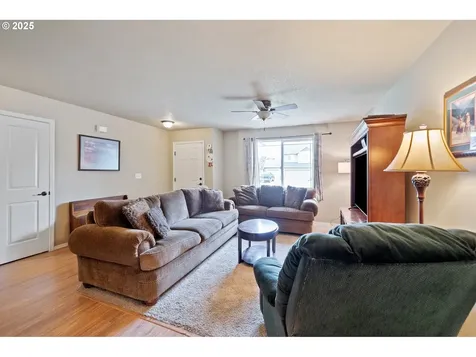 119 Leif Drive Kelso WA 98626
