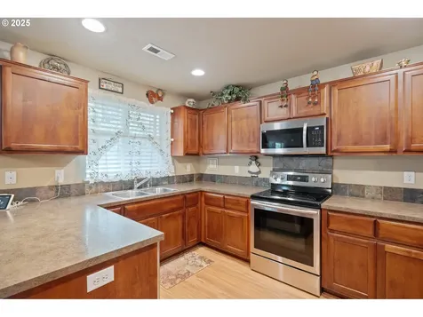 119 Leif Drive Kelso WA 98626