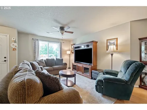 119 Leif Drive Kelso WA 98626