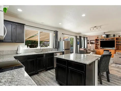 3202 Oxford Street Woodburn OR 97071
