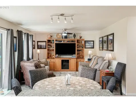 3202 Oxford Street Woodburn OR 97071