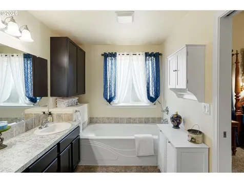 3202 Oxford Street Woodburn OR 97071