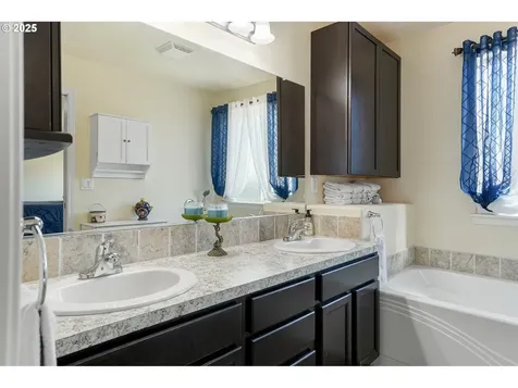 3202 Oxford Street Woodburn OR 97071