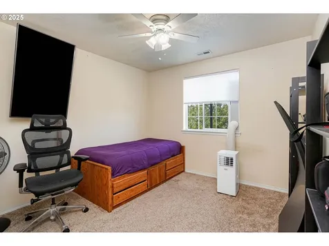 3202 Oxford Street Woodburn OR 97071