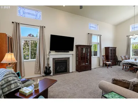 3202 Oxford Street Woodburn OR 97071