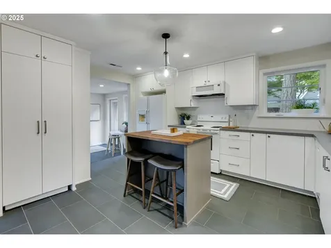 4868 Lakeview Boulevard Lake Oswego OR 97035
