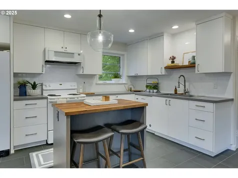 4868 Lakeview Boulevard Lake Oswego OR 97035