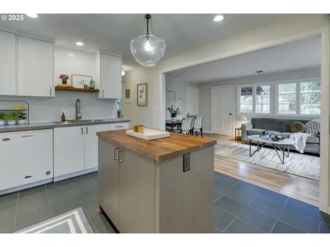 4868 Lakeview Boulevard Lake Oswego OR 97035
