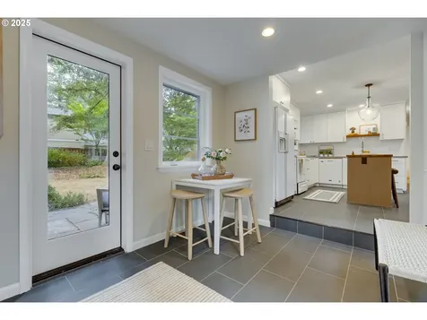 4868 Lakeview Boulevard Lake Oswego OR 97035